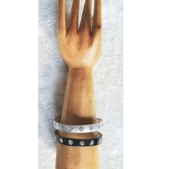 2 Bracelets - Picture 2 of 3